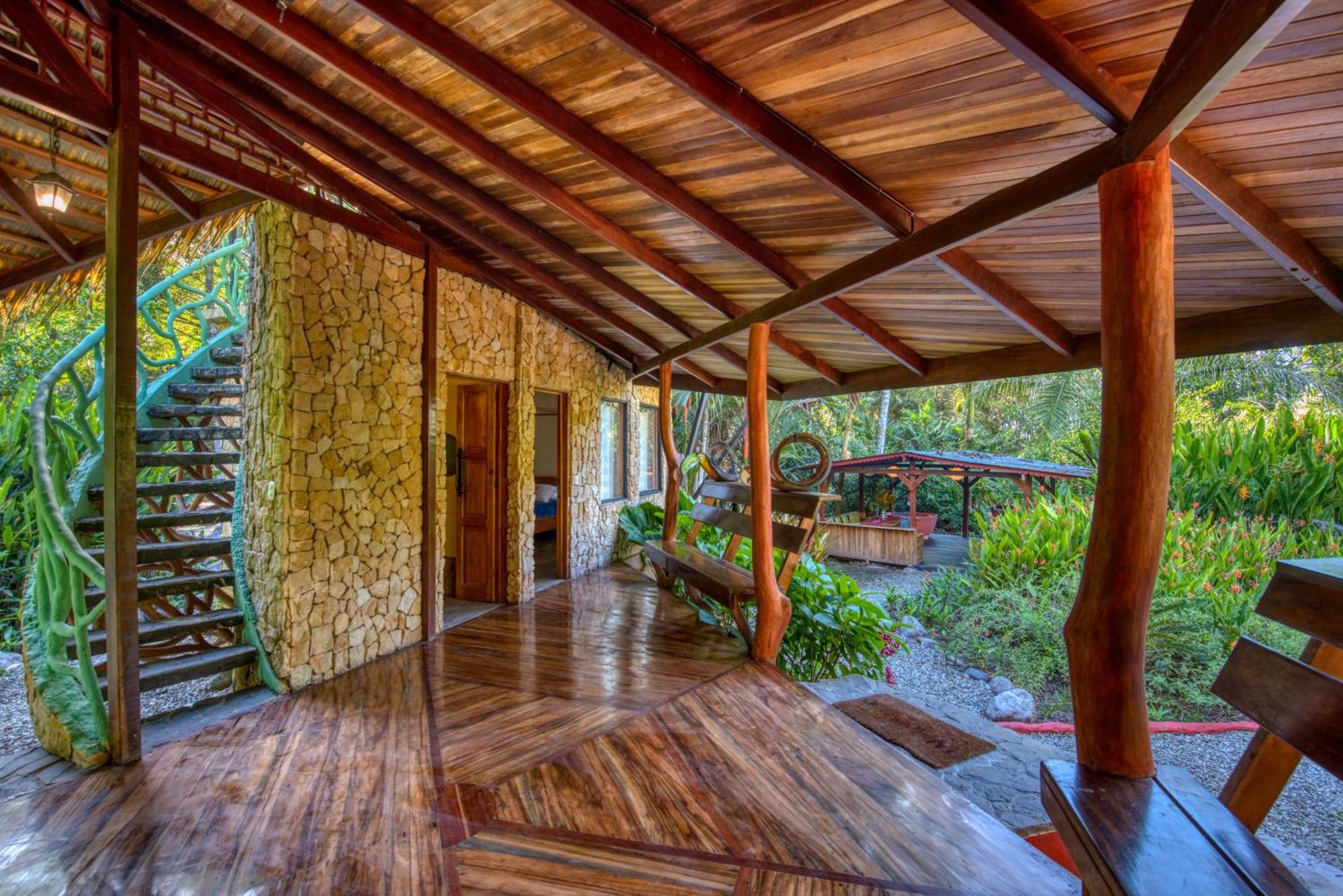Tree House Beachfront Lodge Puerto Viejo de Talamanca Buitenkant foto